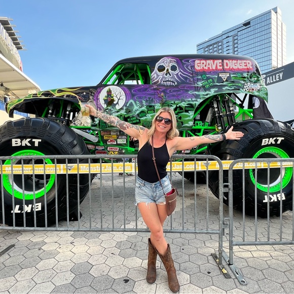 Meet your Posher, Amanda - Picture 4 of 7